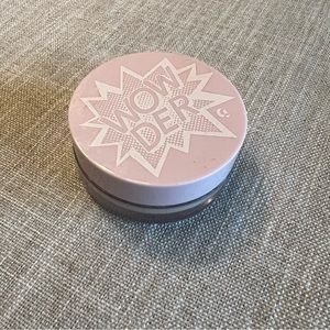 Glossier Wowder Light/Medium G8-G10